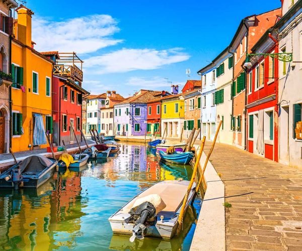 venice-landmark-burano-island-canal-colorful-house-small.jpg